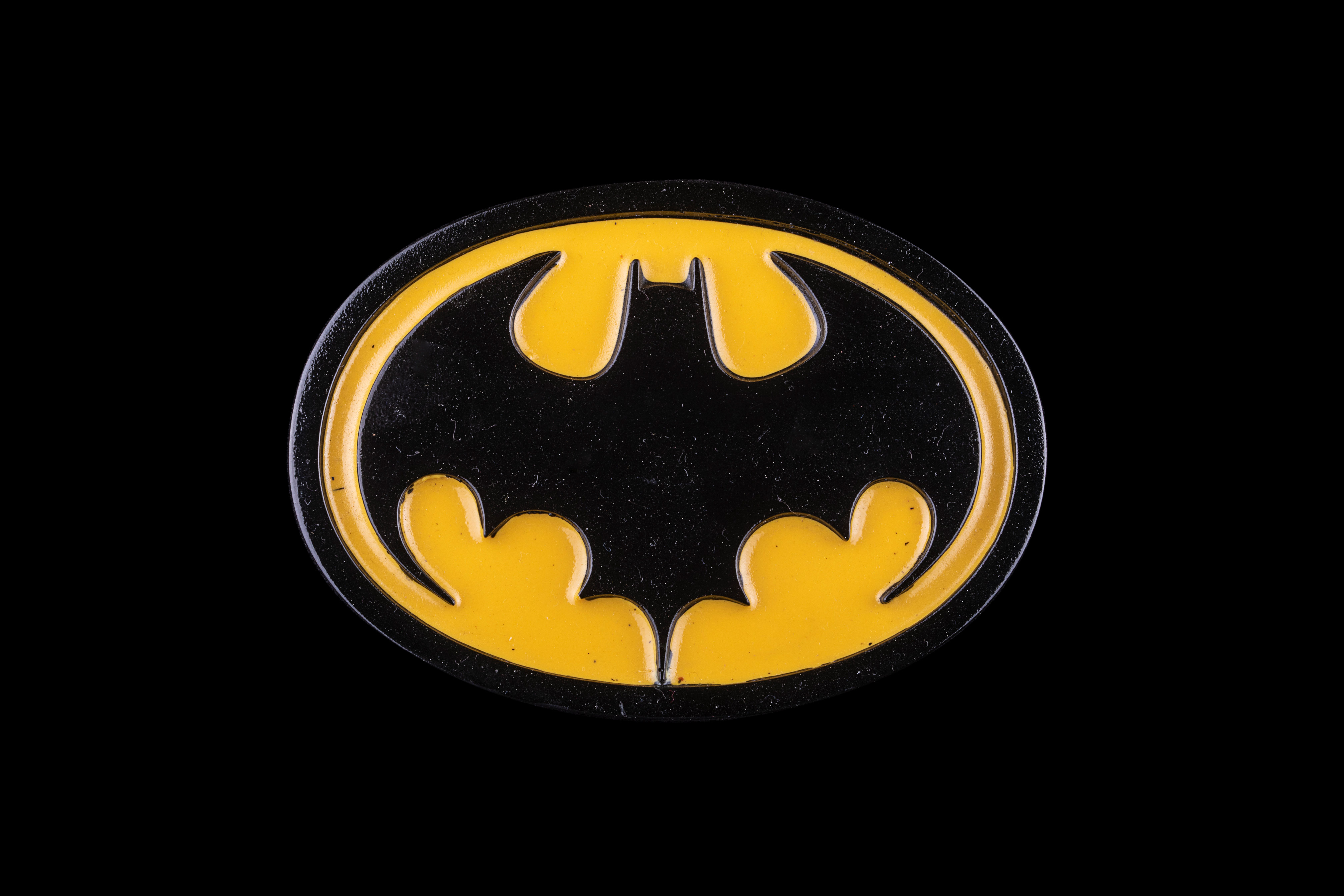 Theatrum Mundi - Original Batman chest insigna from the movie 'Batman', 1989,  Warner Bros Pictures | 45 Artistes font leur Cinéma | Artwork | HUBERTY &  BREYNE
